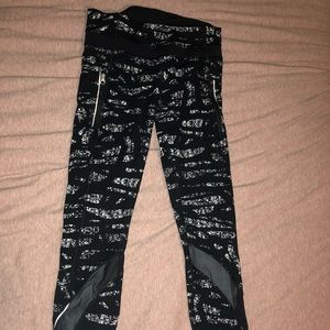 Lululemon black and white print legging